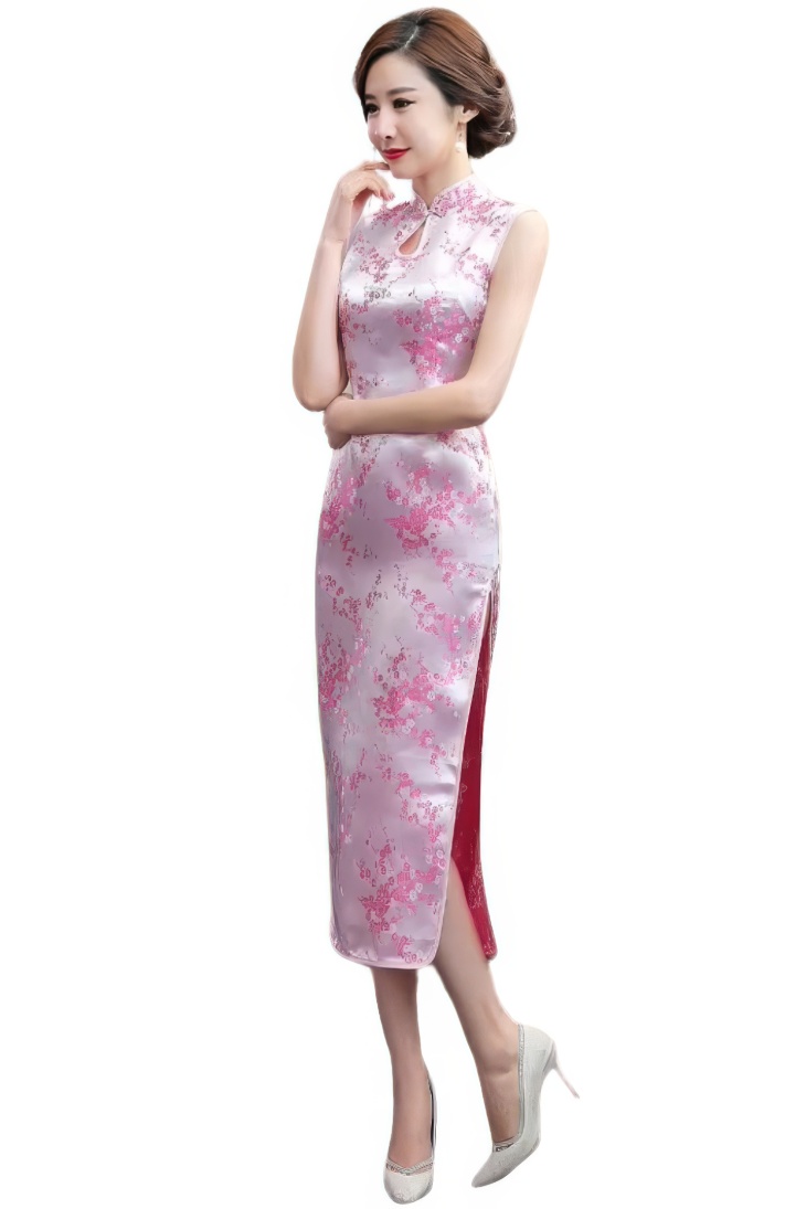Cheongsam largo blanco con motivos de flor de ciruelo rosa, abertura burdeos, sin mangas y cuello mandarin, vista lateral