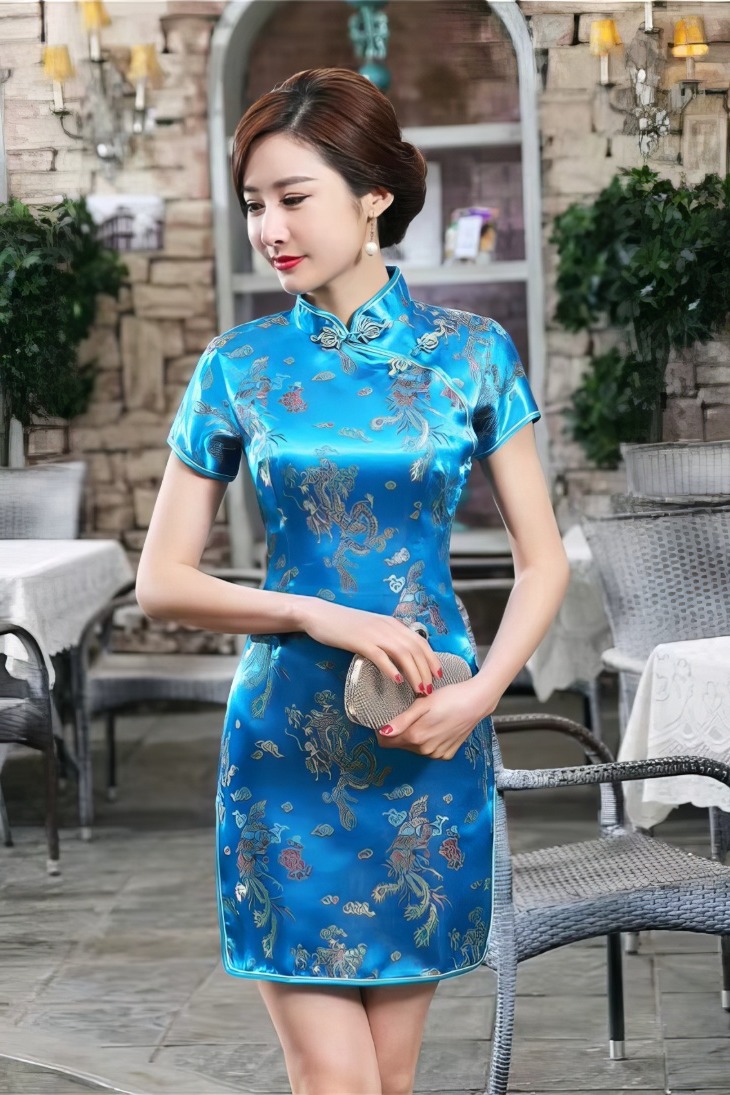 Qipao Corto Azul Turquesa de Saten con Motivos de Dragon y Fenix Cuello Mandarin Tallas Grandes