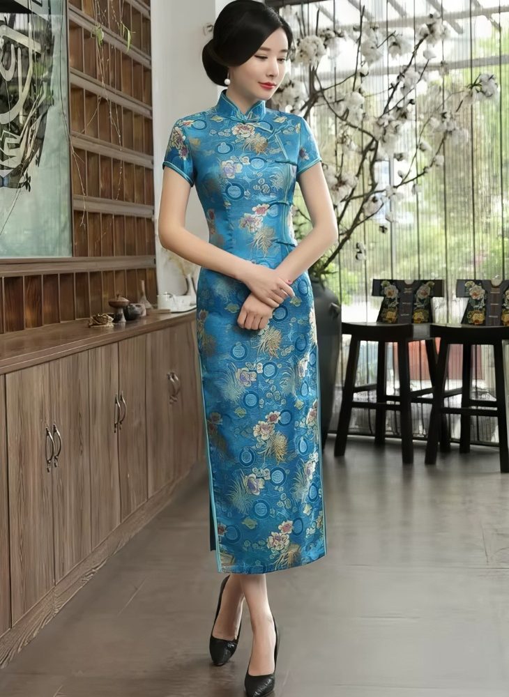 Qipao Largo Azul Pavo Real de Saten con Motivos Florales y Cachemira Dorada Mangas Cortas y Cuello Mandarin