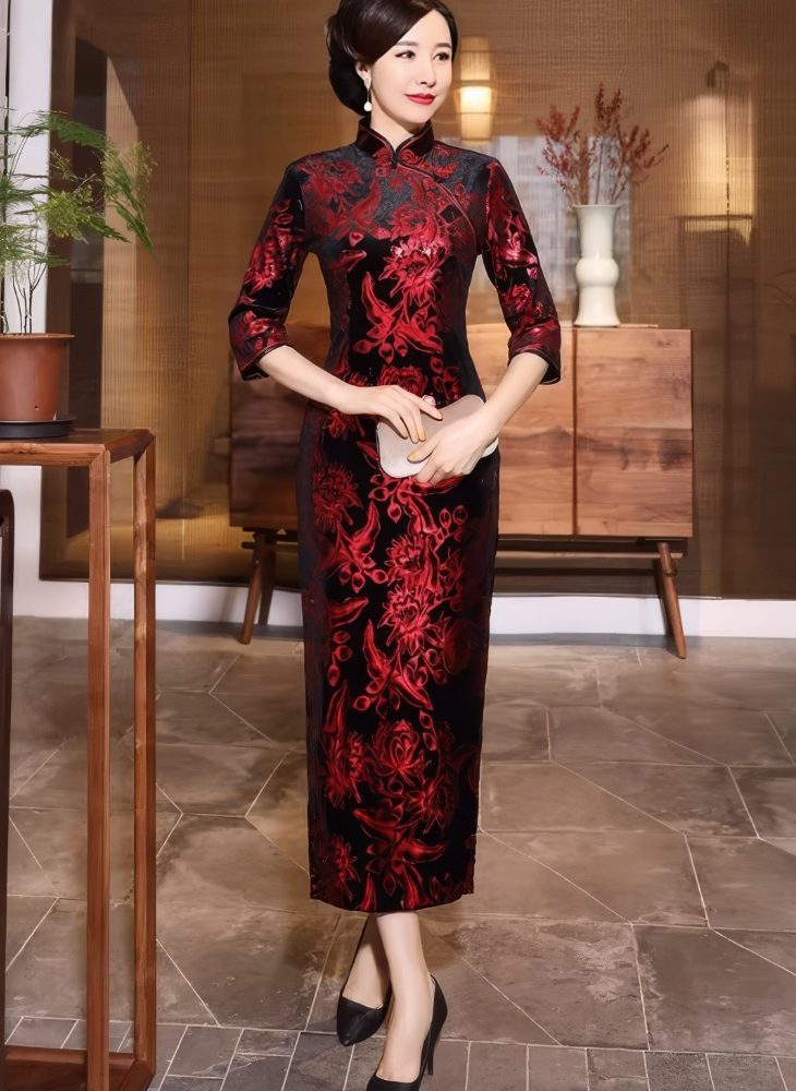 Qipao Largo con Motivos Florales en Terciopelo Mangas Tres Cuartos y Cuello Mandarin