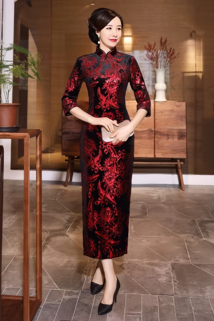 Qipao Largo con Motivos Florales en Terciopelo Mangas Tres Cuartos y Cuello Mandarin