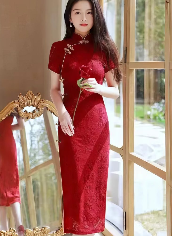 Qipao Largo Rojo Burdeos de Encaje con Cuello Mandarin y Mangas Cortas