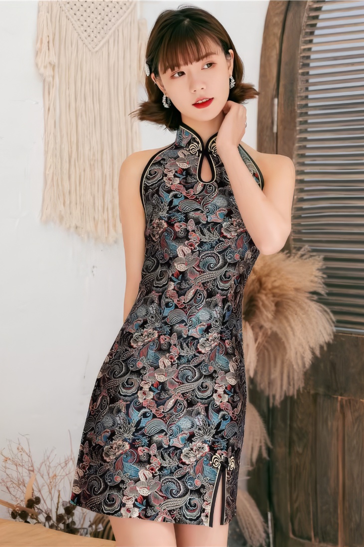 Vestido Chino Corto Negro con Motivos de Cachemira Multicolor Cuello Mandarin y Sin Mangas